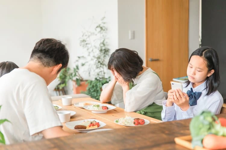 不登校と反抗期が重なるとどうなる？