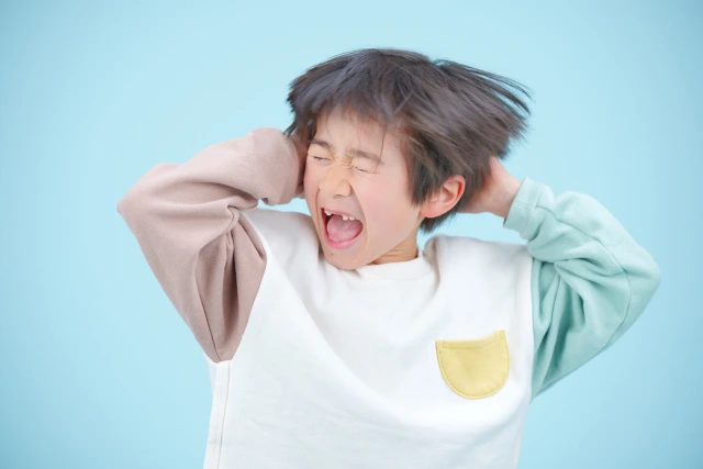 不登校の子どもが暴力や暴れる行動を見せる理由