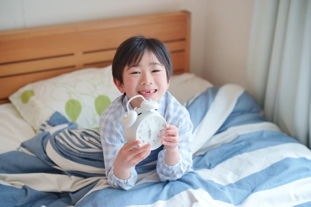 不登校で朝起きない悩みは「不登校こころの相談室」へ